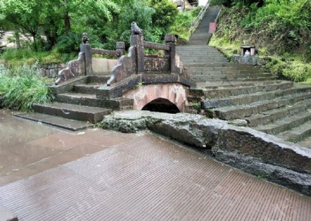 雨天的古风桥