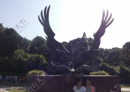 白鹤雕像