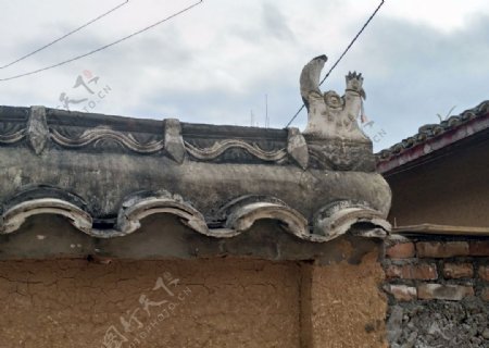白马藏族乡民居院墙
