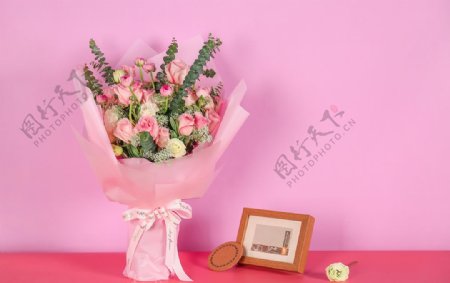 情人节粉色玫瑰花花束高清图