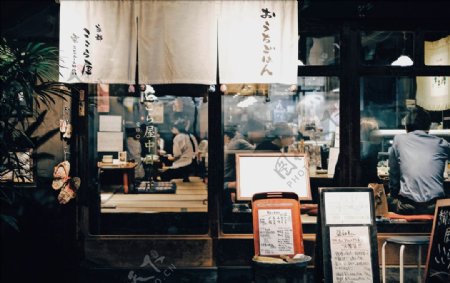 日本传统的拉面面馆摄影照片