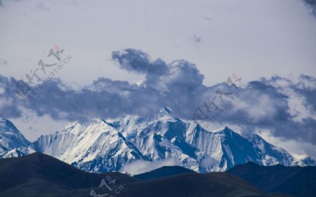 雄伟的雪山