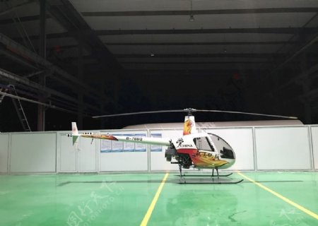 罗宾逊R44直升机
