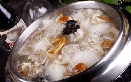 菌菇燕饺汤