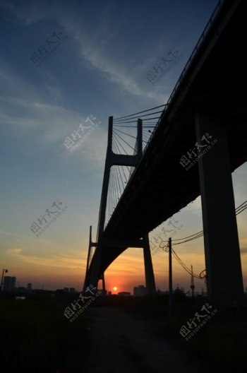 桥梁日落