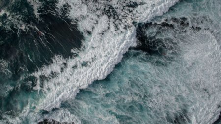 海洋海浪冲刷海水壁纸