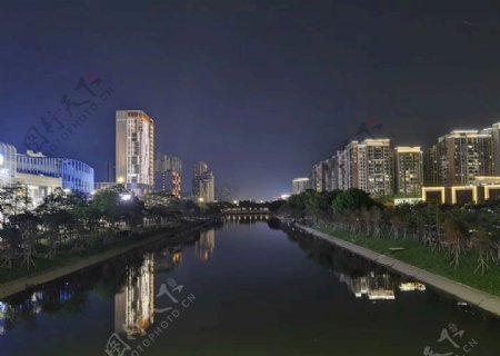 水畔都市夜景