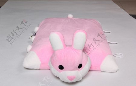 粉兔枕头