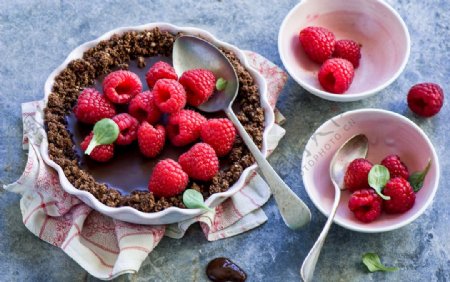 碗装水果树莓图片