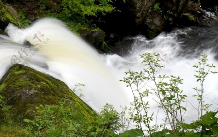 山涧瀑布溪流美景图片