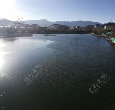 大山湖泊风景图片