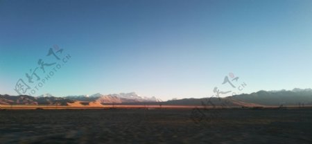 高原雪山荒漠风景图片
