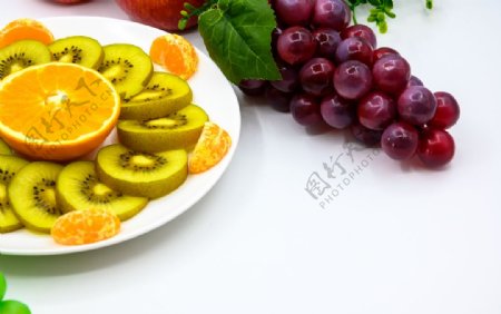 葡萄与水果拼盘图片