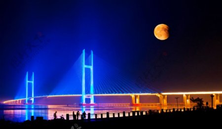 江桥夜色图片