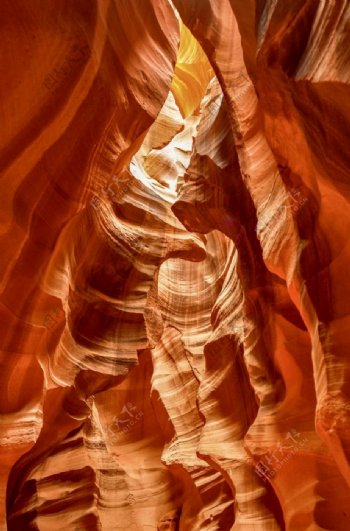 红色山谷旅游背景海报素材图片