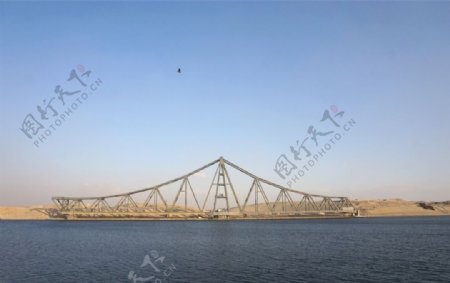 埃及苏伊士运河平衡转体桥图片