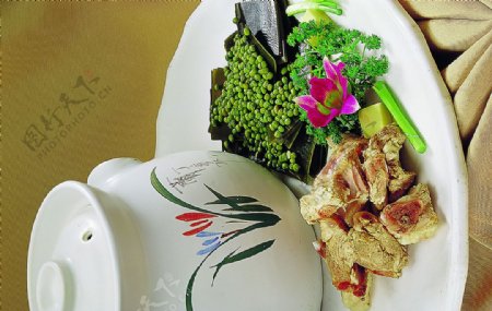 豫菜海带绿豆排骨汤图片