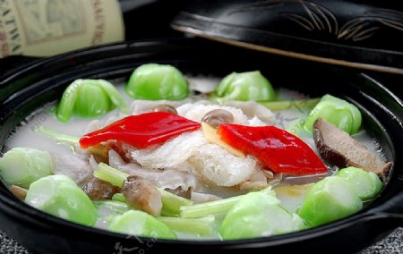 浓汤鲜菌鱼皮饺图片