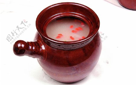 瓦罐莲藕排骨汤图片