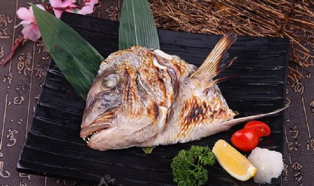 碳烤鲷鱼头图片