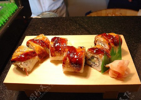 鳗龙寿司图片