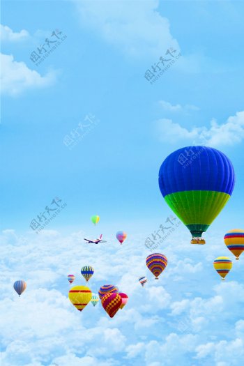 蓝色天空热气球图片