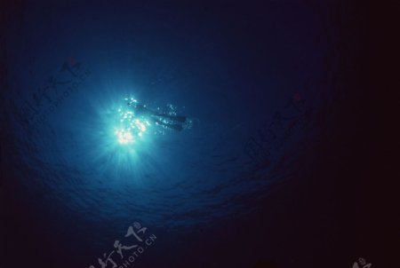深海潜水图片